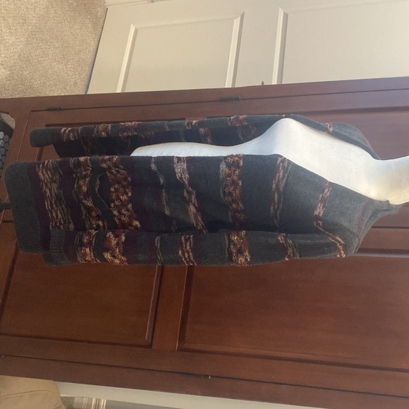 Knox Rose cardigan mid-thigh length - Picture 2 of 2